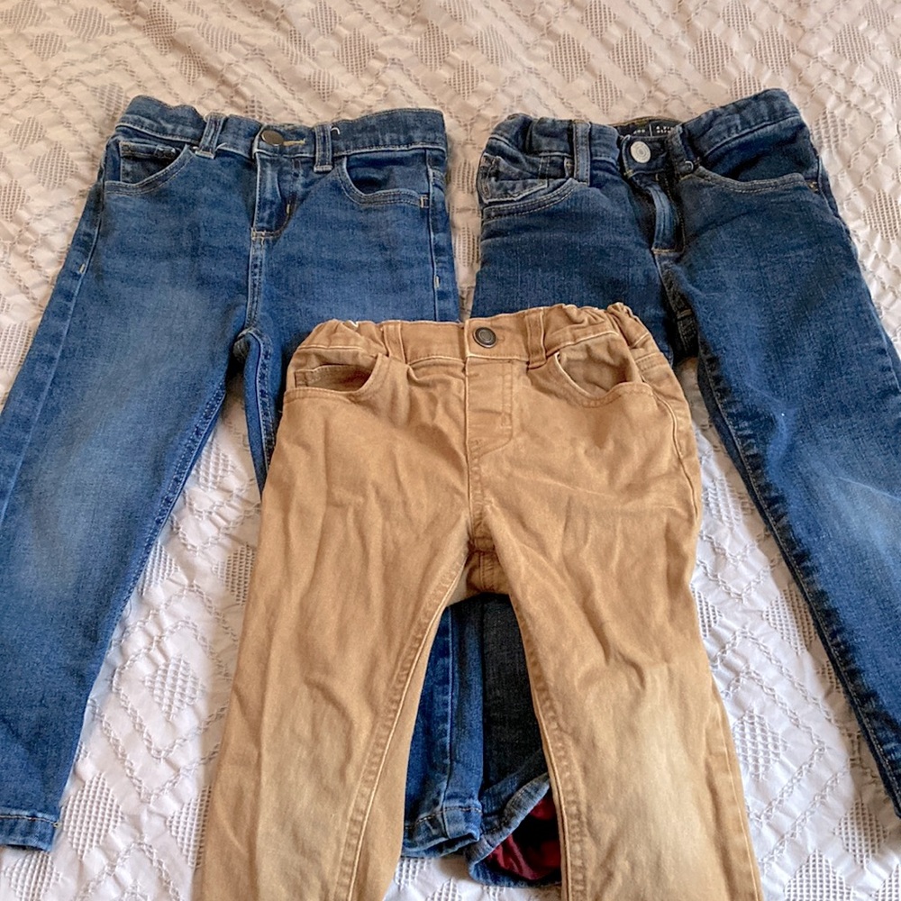 Lot of 4T boys jeans and khakis. (Gap, garanimals, wonder nation)